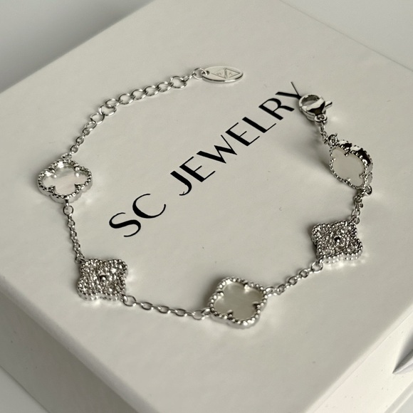 Petite Clover Bracelet Mother of Pearl & Real Zircon Silver Tone Chain - Picture 1 of 10